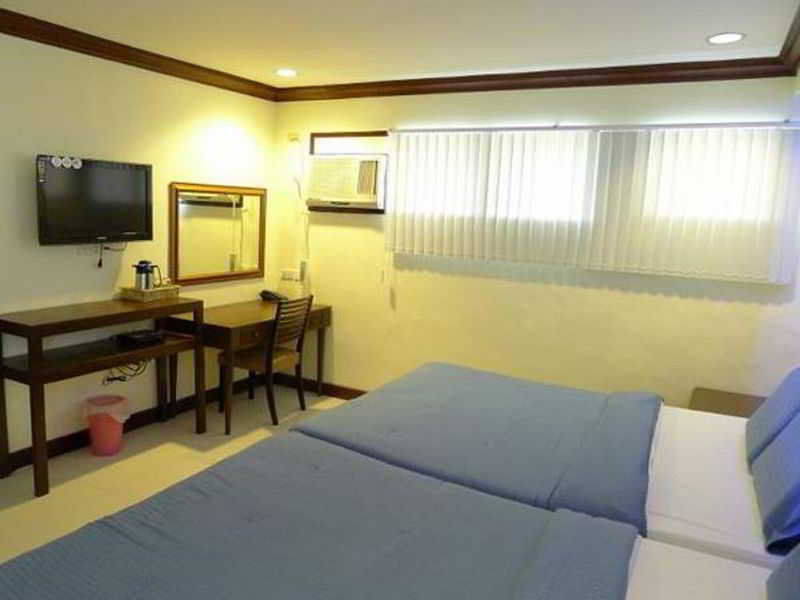 Bluefins Resort Lapu-Lapu City Bagian luar foto
