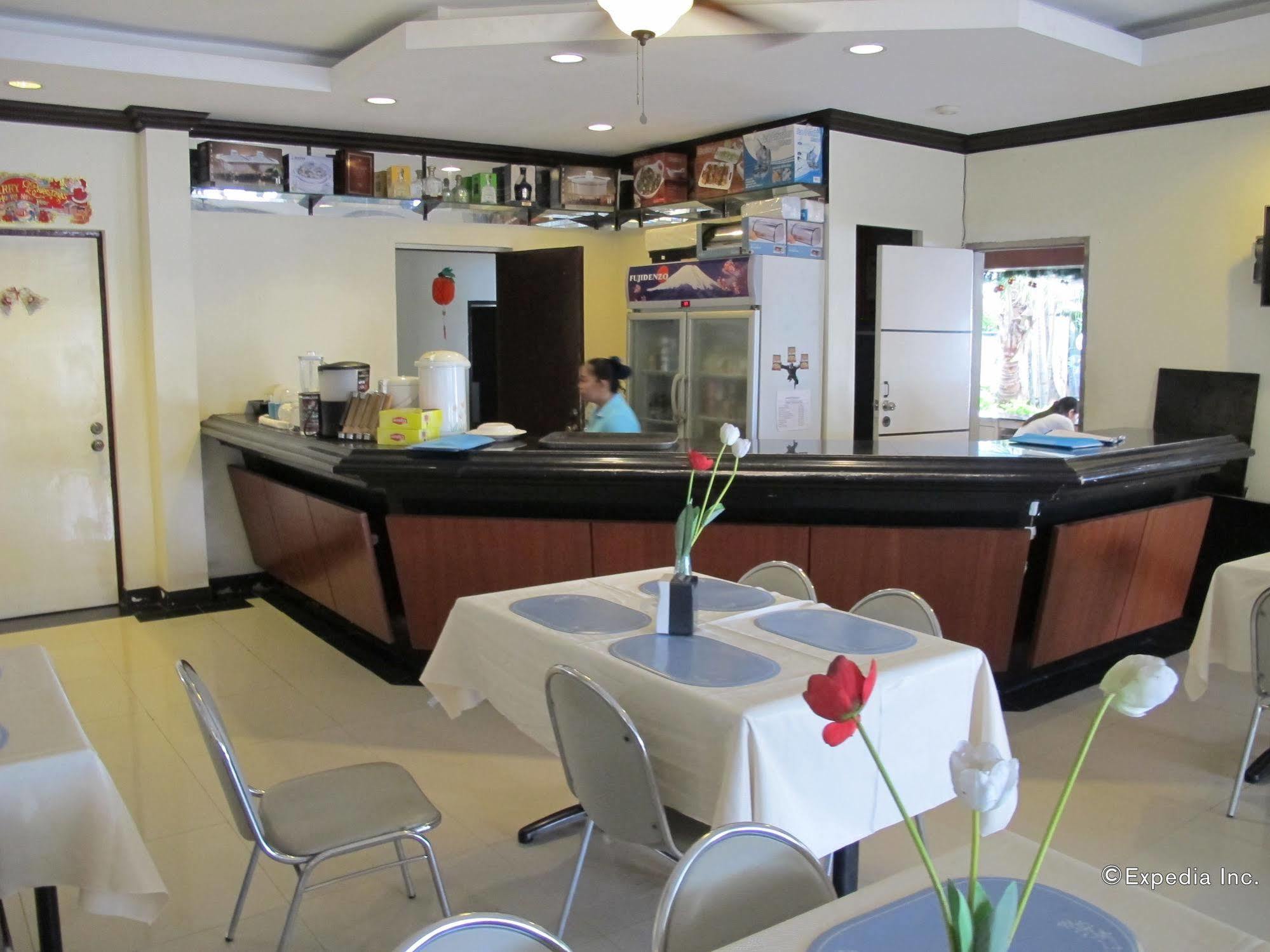 Bluefins Resort Lapu-Lapu City Bagian luar foto