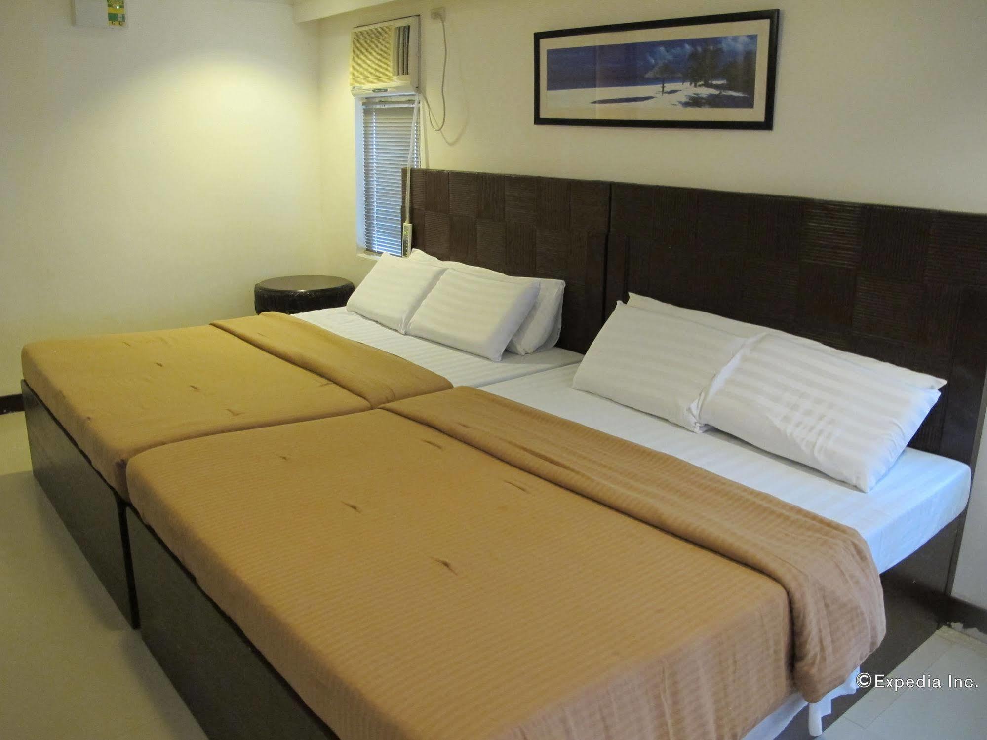 Bluefins Resort Lapu-Lapu City Bagian luar foto