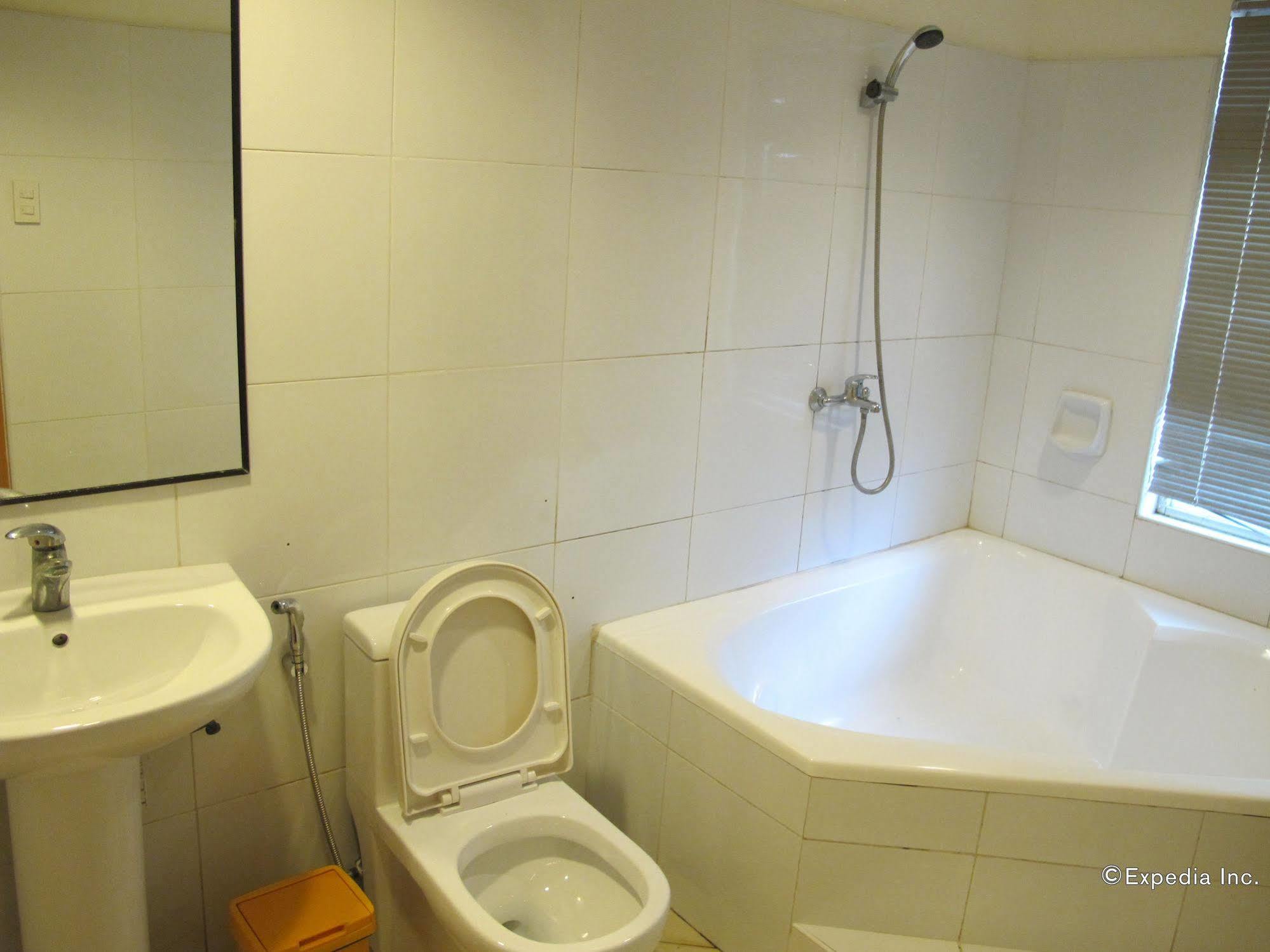 Bluefins Resort Lapu-Lapu City Bagian luar foto