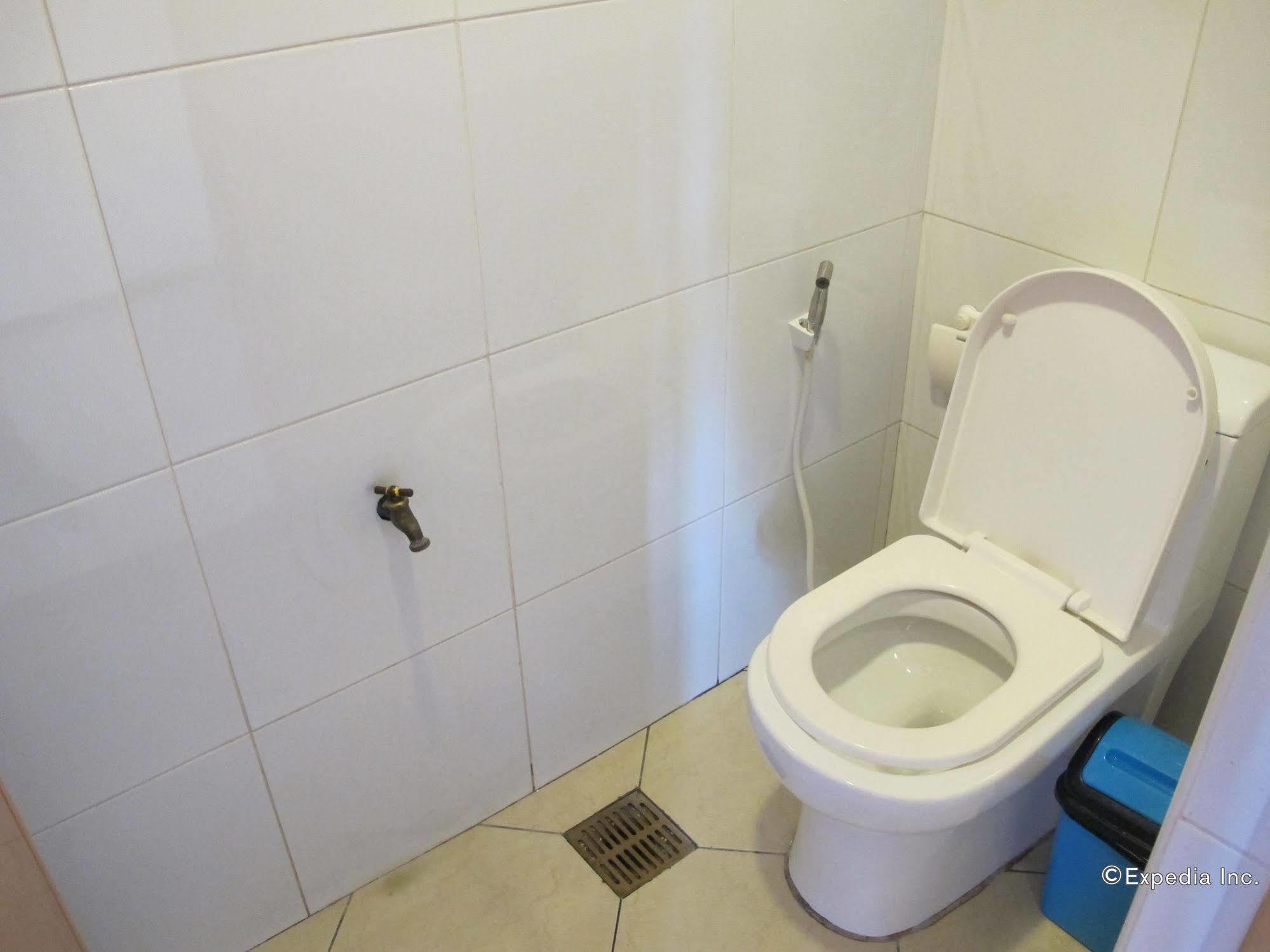 Bluefins Resort Lapu-Lapu City Bagian luar foto