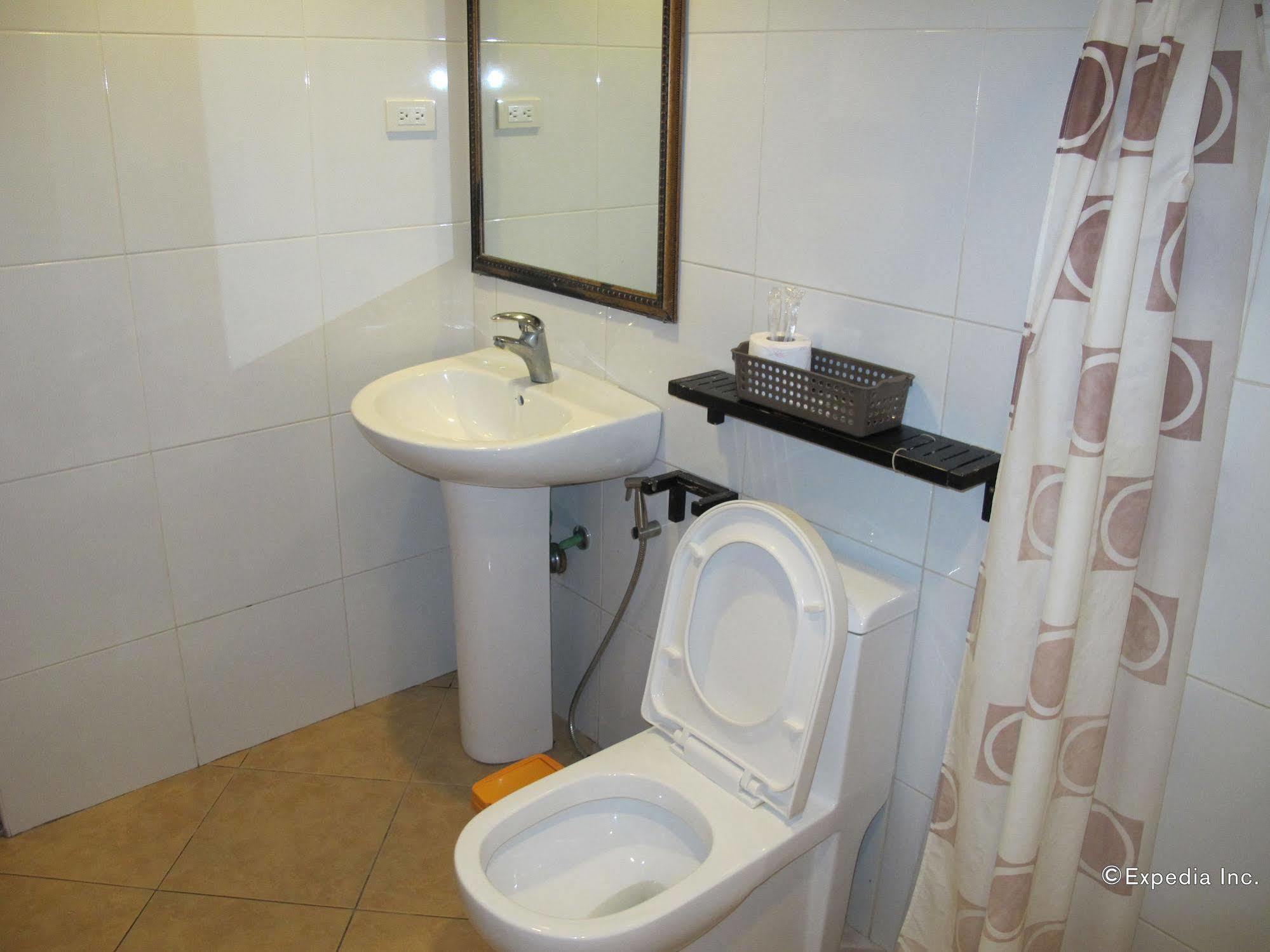 Bluefins Resort Lapu-Lapu City Bagian luar foto