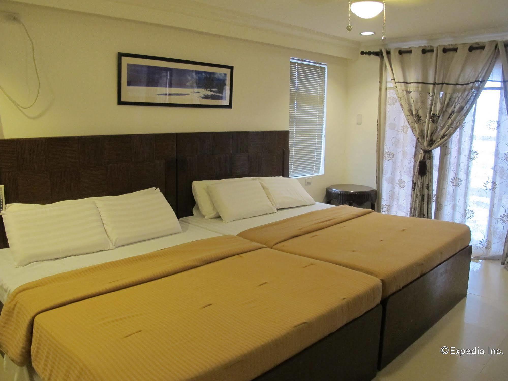 Bluefins Resort Lapu-Lapu City Bagian luar foto