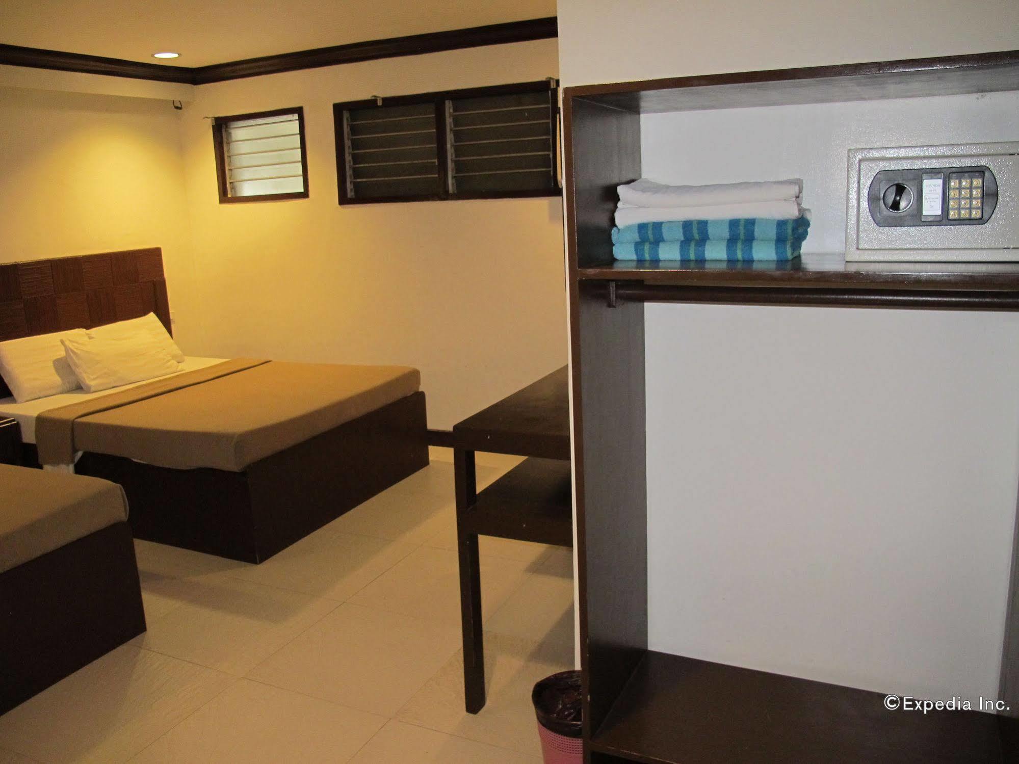 Bluefins Resort Lapu-Lapu City Bagian luar foto