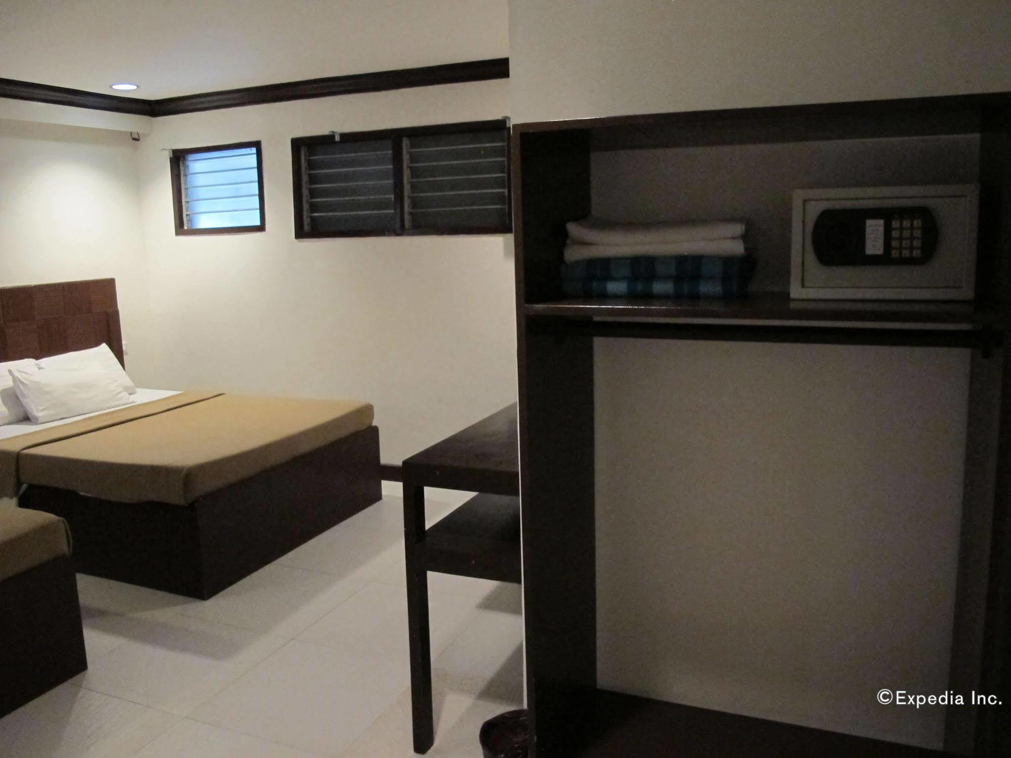 Bluefins Resort Lapu-Lapu City Bagian luar foto