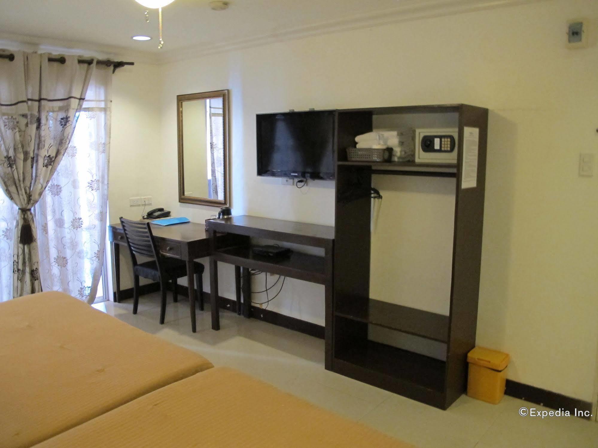 Bluefins Resort Lapu-Lapu City Bagian luar foto